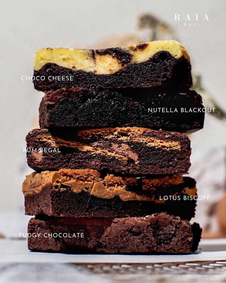 Varian rasa brownies di RAIA Bali (instagram.com/raia.bali)