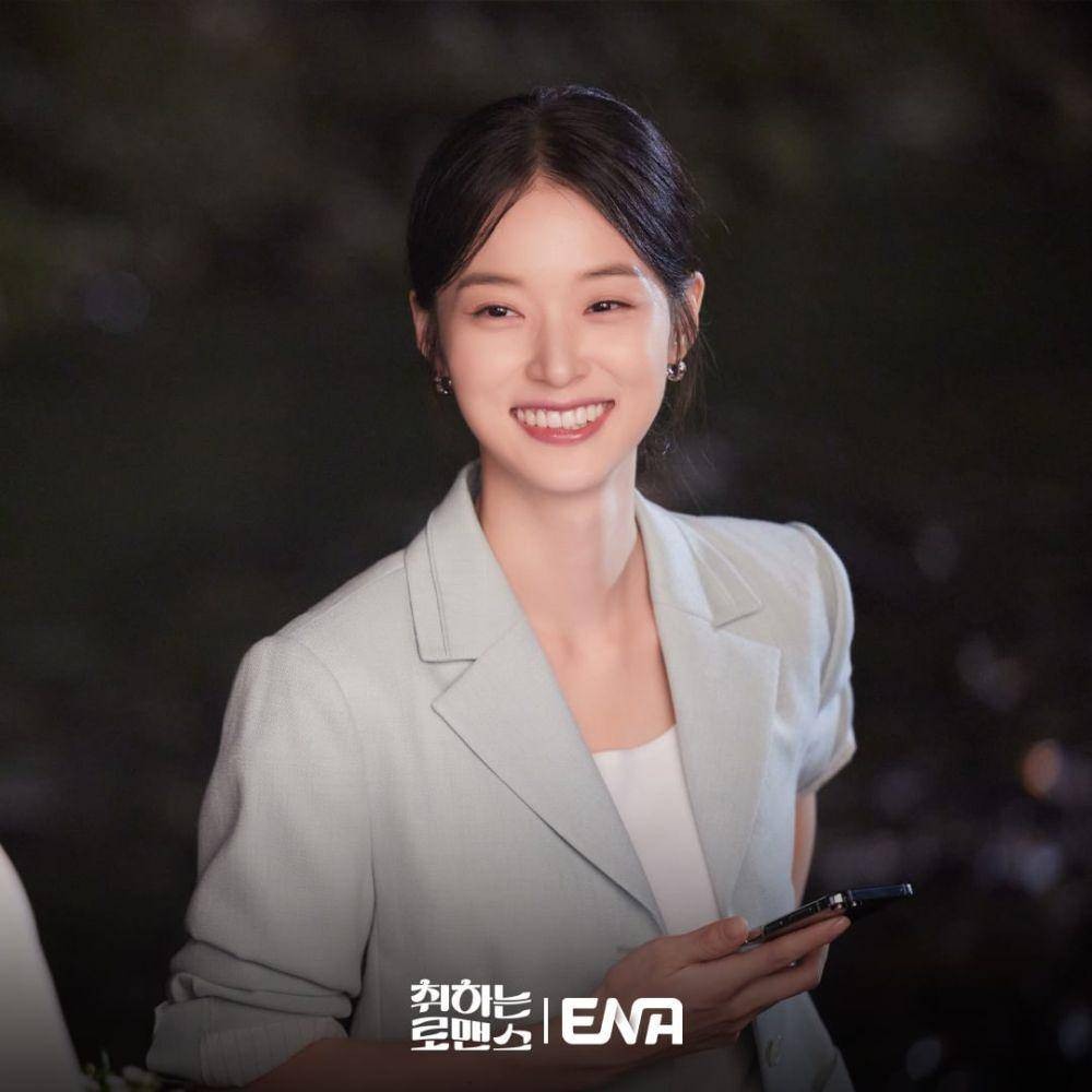 Shin Do Hyun di drama Brewing Love (instagram.com/channel.ena.d)