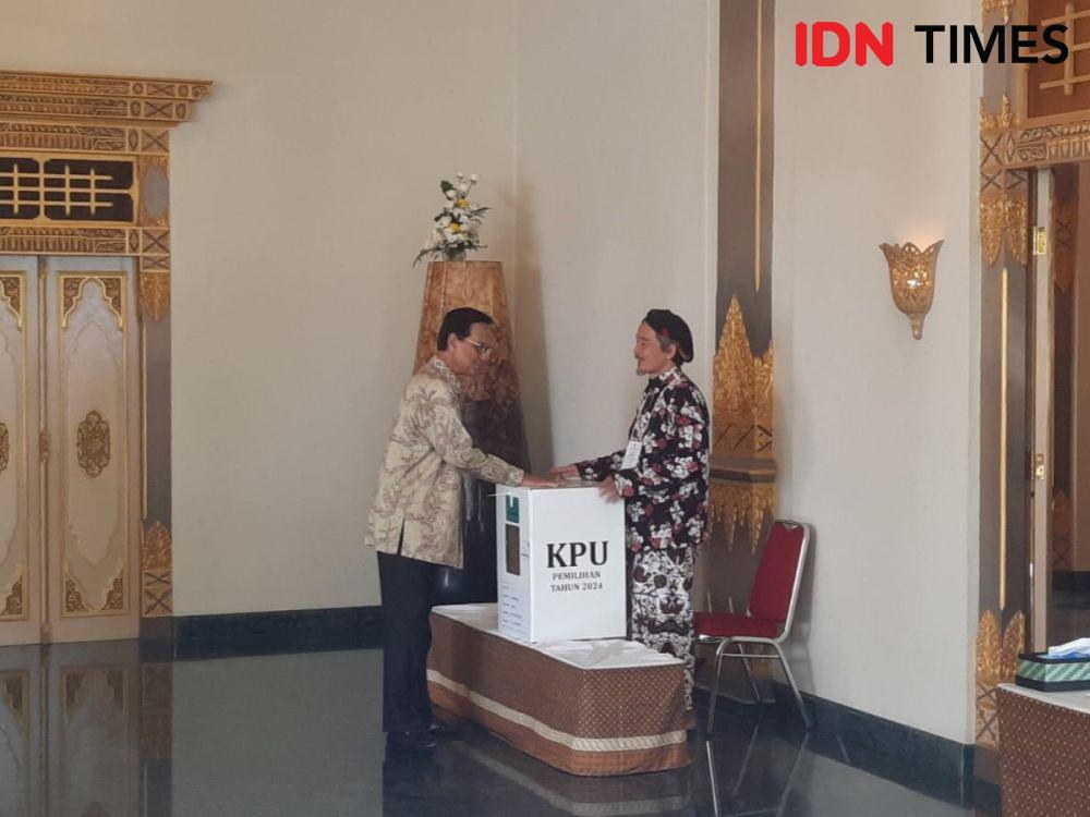 Jadi yang Pertama Nyoblos di TPS 06, Sultan HB X Pilih Siapa?