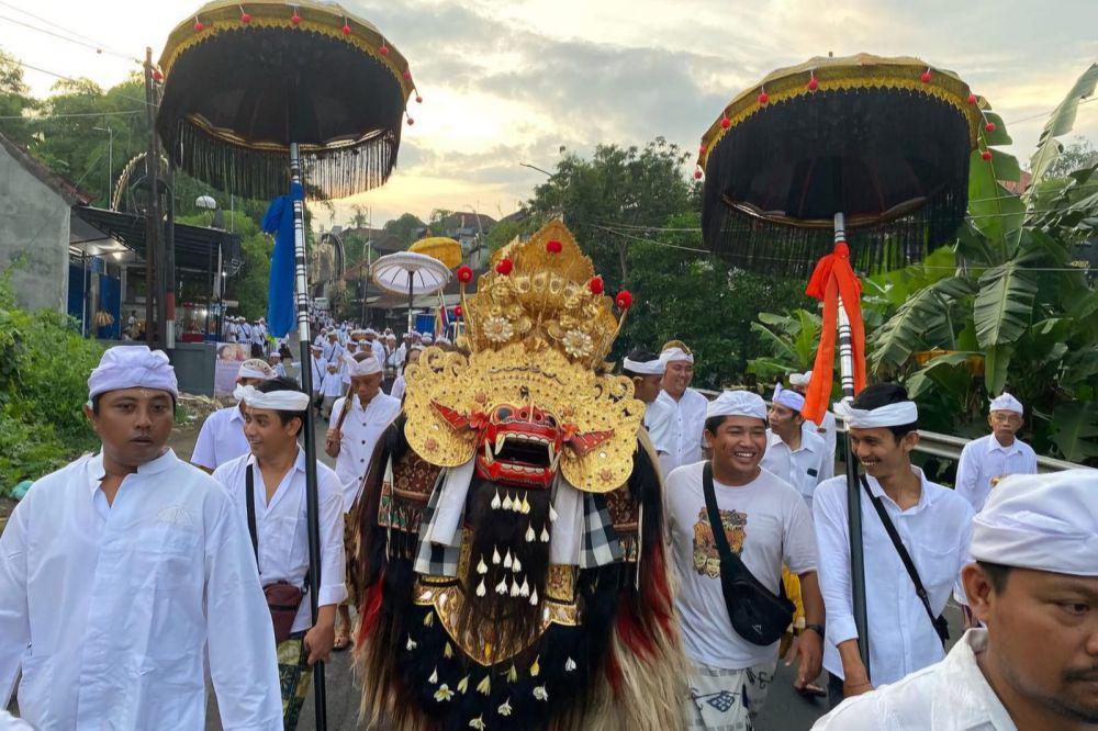 Bukan Sekedar Hiasan. Ini Makna 5 Piranti Upacara Hindu