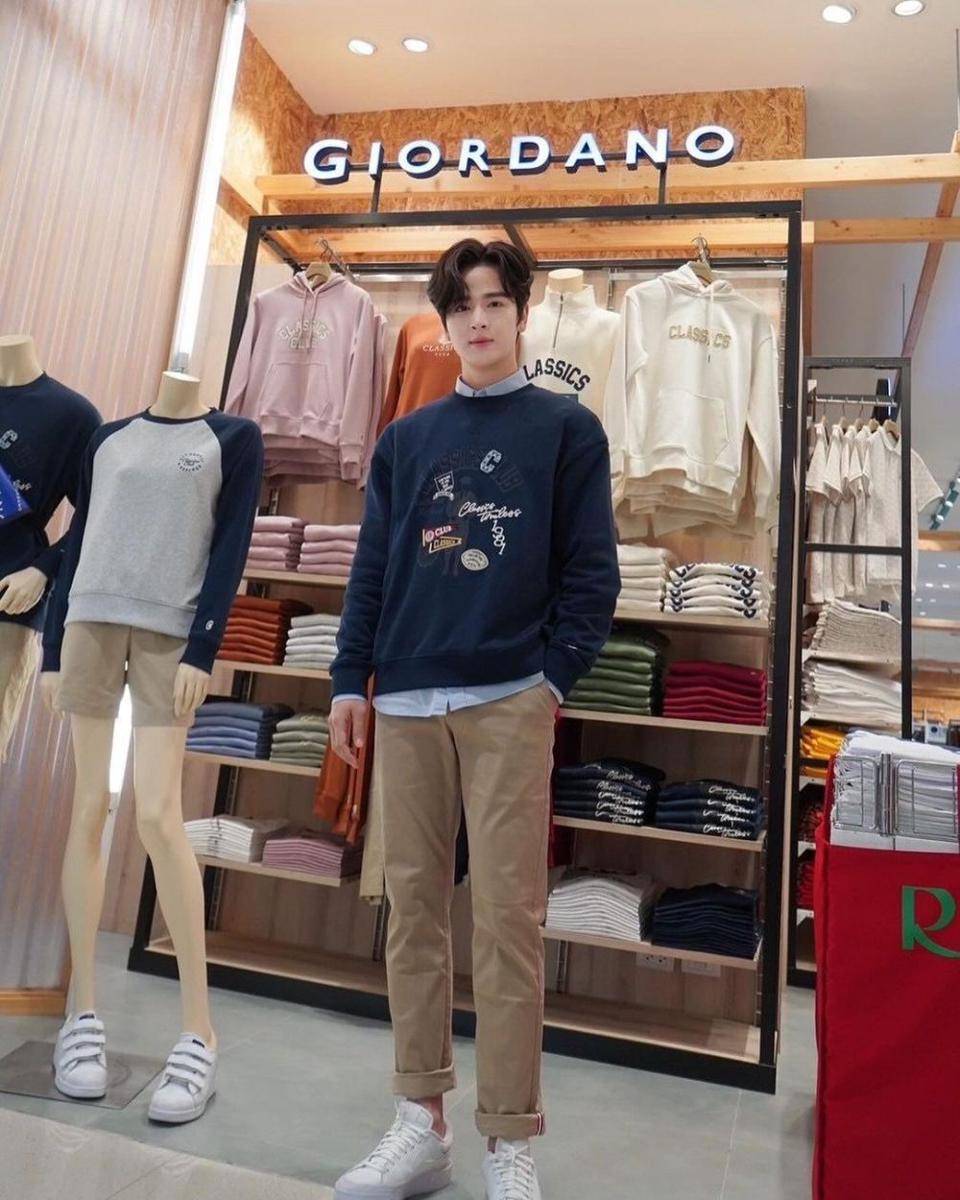 outfit layering ala Yoon Phusanu (Instagram.com/yoonpsn)