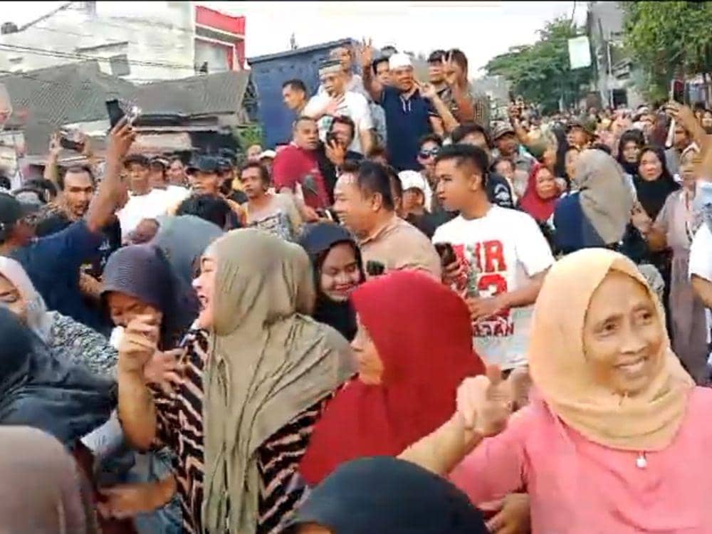 Iron-Edwin Diarak Pendukung setelah Unggul Hitung Cepat Lombok Timur