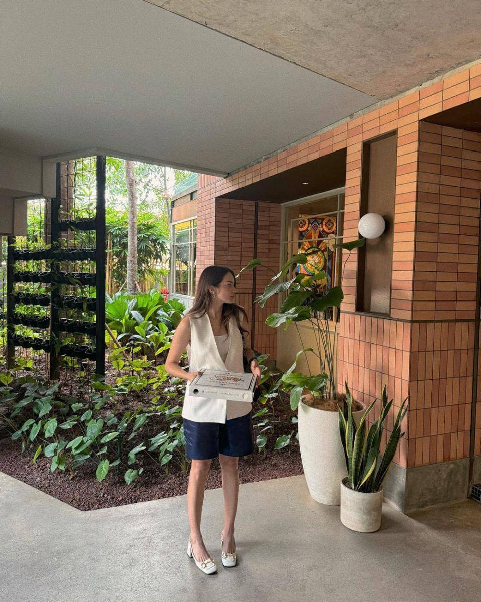 inspirasi outfit santai ala Enzy Storia (instagram.com/enzystoria)