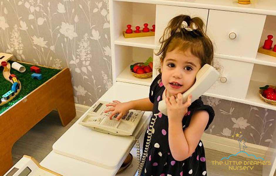 Liburan Gak ke Mana-Mana? Ini 5 Ide Main Seru Bareng Anak di Rumah Aja