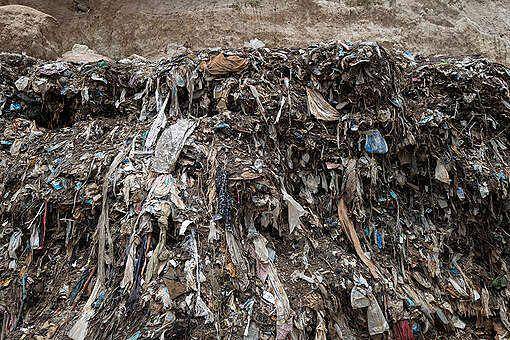 Limbah Tekstil di dekat Dar er Salaam, Afrika (www.greenpeace.org)