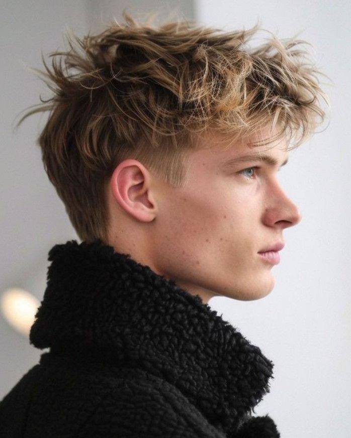 Textured Fred Fringe, model rambut pria wajah lonjong jidat lebar (pinterest.com)
