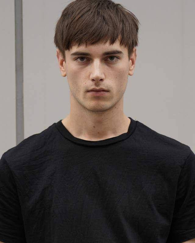 Layered Bowl Cut, model rambut pria wajah lonjong jidat lebar (pinterest.com)
