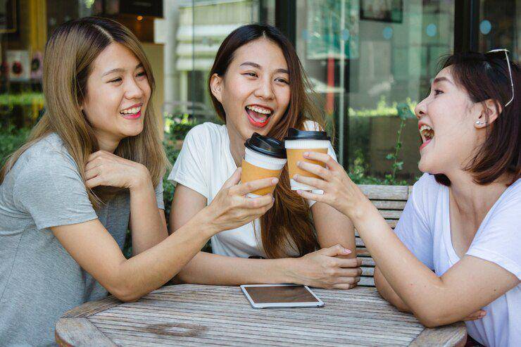 Ilustrasi teman sedang ngopi (Pexels.com/Tirachard Kumtanom)