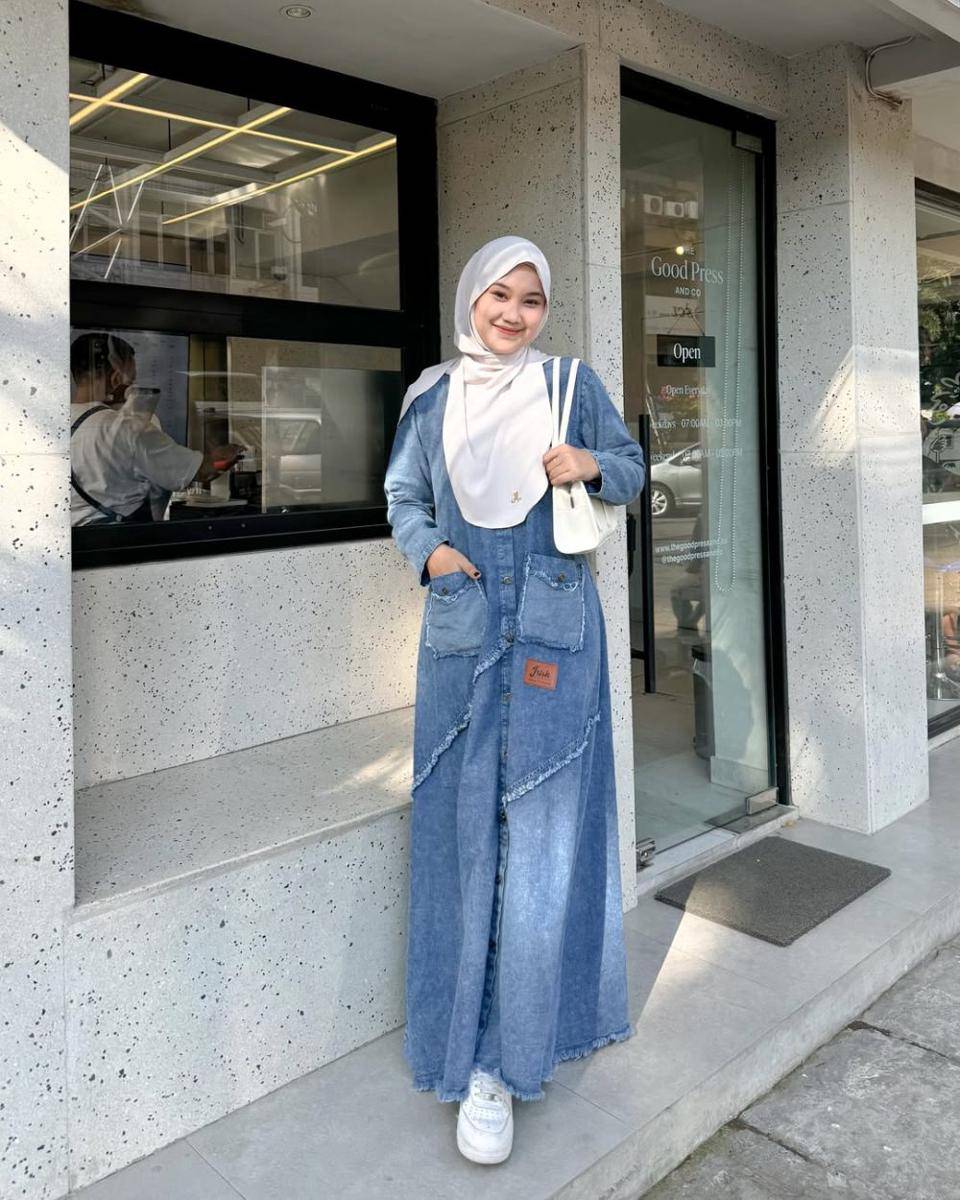 Nyimas Juniar (instagram.com/njpda)
