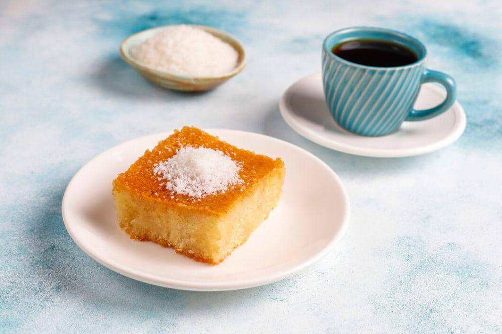 ilustrasi kue di atas piring (freepik.com/azerbaijan_stockers)