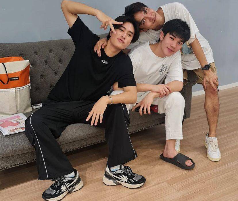 potret akrab Aof Noppharnach dengan Gemini dan Fourth (instagram.com/backaof)