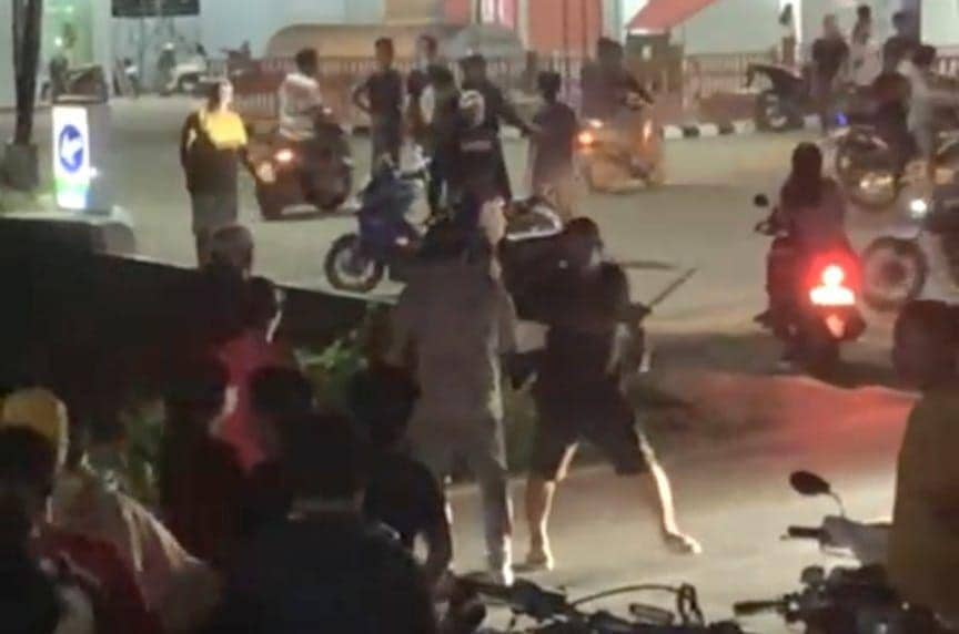 Saling Klaim Kemenangan, 2 Kubu Pendukung Paslon di Jeneponto Bentrok