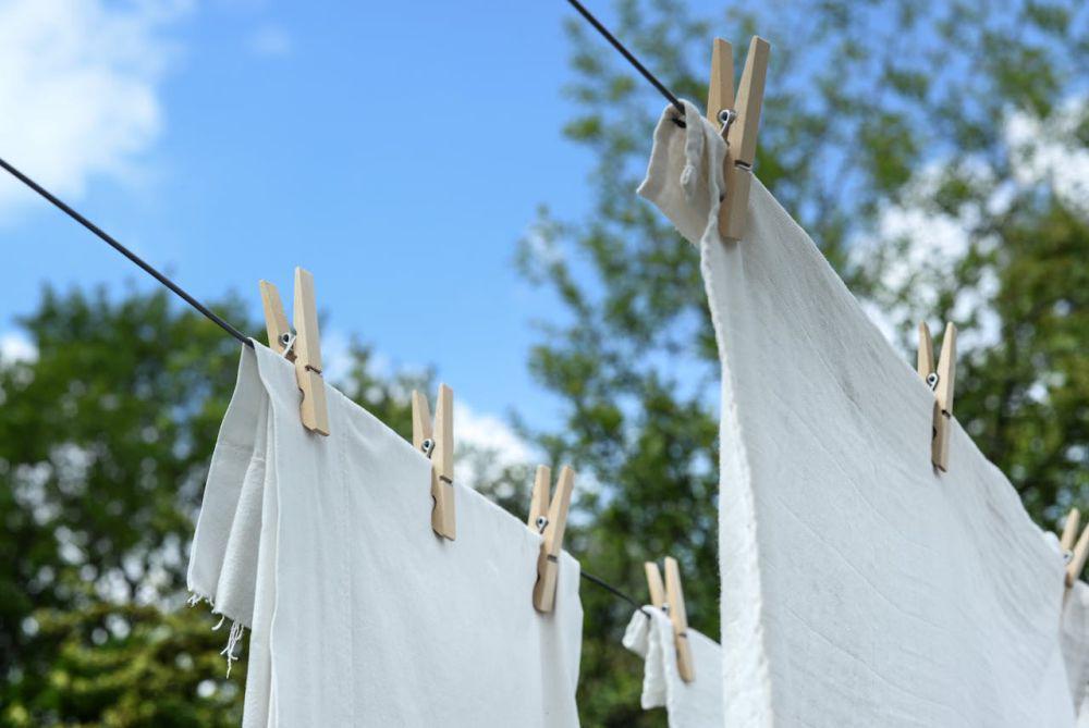 5 Cara Ampuh Mencegah Baju Melar dan Memilih Detergen yang Aman