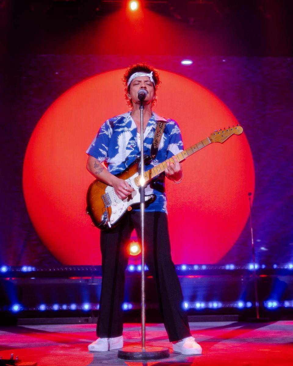 outfit Bruno Mars (instagram.com/brunomars)
