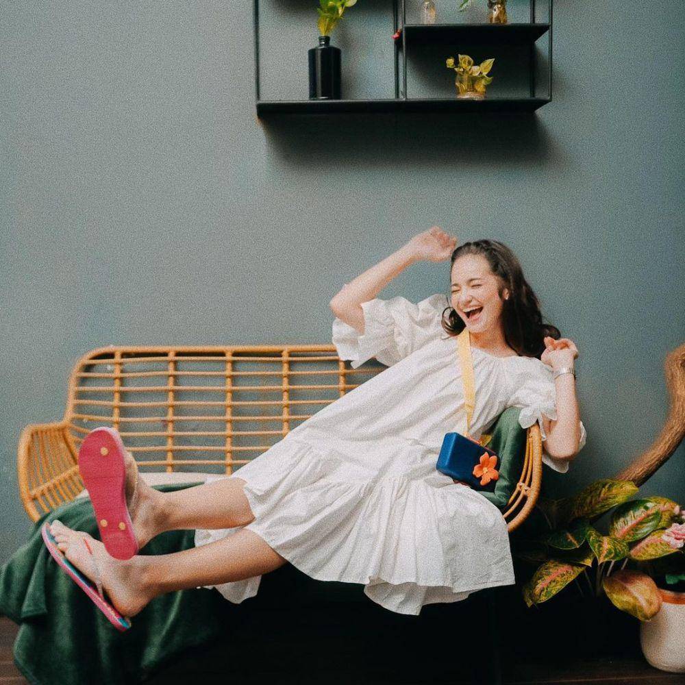 inspirasi outfit santai ala Enzy Storia (instagram.com/enzystoria)