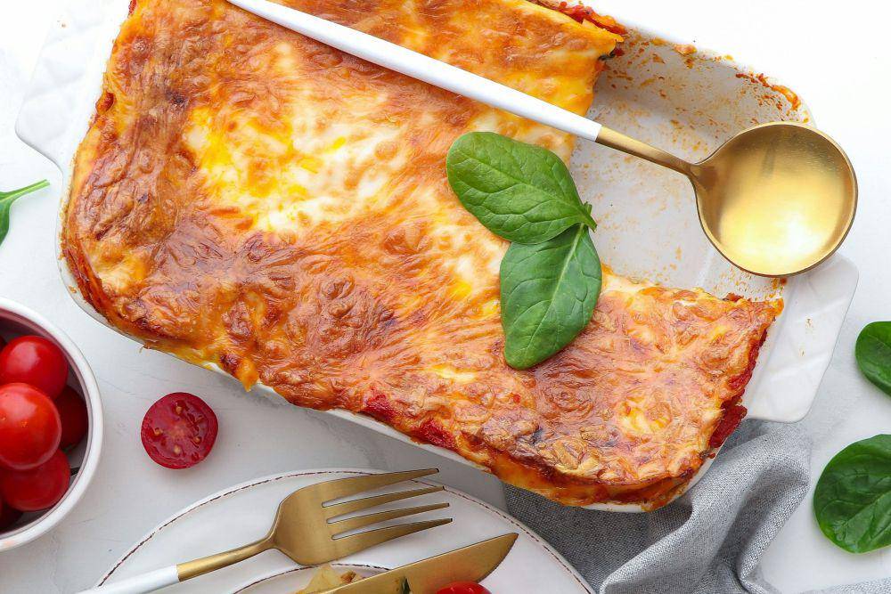ilustrasi olahan pasta pengganti kue ulang tahun (unsplash.com/Parnis Azimi)