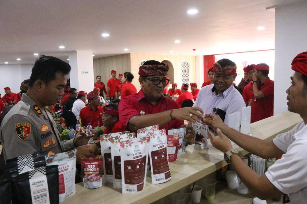 Bupati Tabanan, Komang Gede Sanjaya (tengah) saat meresmikan Mall Pelayanan Publik, Jumat (29/11/2024) (Dok.IDNTimes/Humas Tabanan)