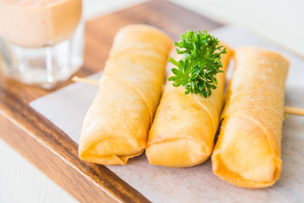 ilustrasi lumpia (freepik.com/lifeforstock)