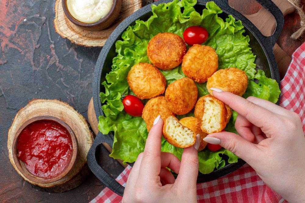 Resep Kroket Ayam Mozzarella Saus Gochujang, Cita Rasa Baru ala Korea