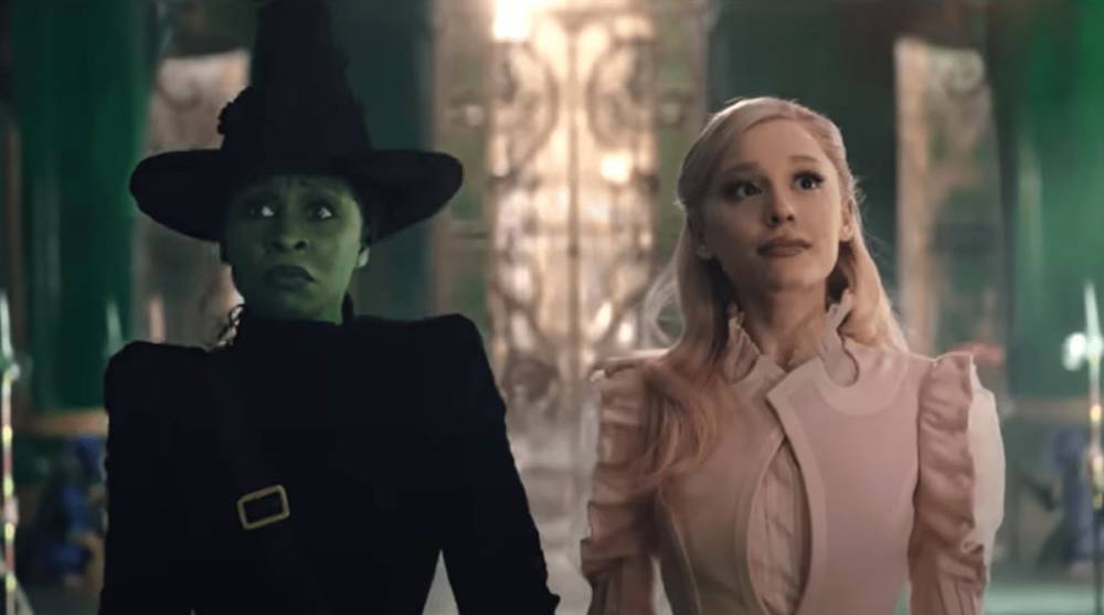 Cynthia Erivo sebagai Elphabba dan Ariana Grande sebagai Glinda (dok. Universal Pictures/Wicked)