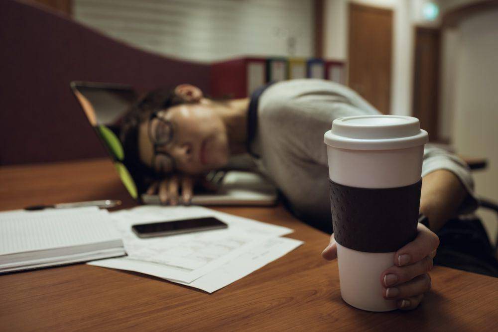 Ilustrasi pria tertidur (freepik.com/wavebreakmedia_micro)