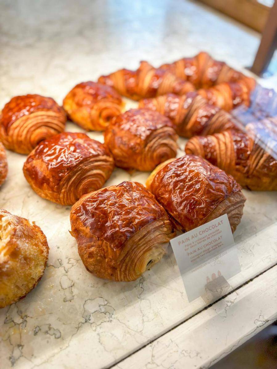 ilustrasi pain au chocolat (pexels.com/Maria Stella Inzone)