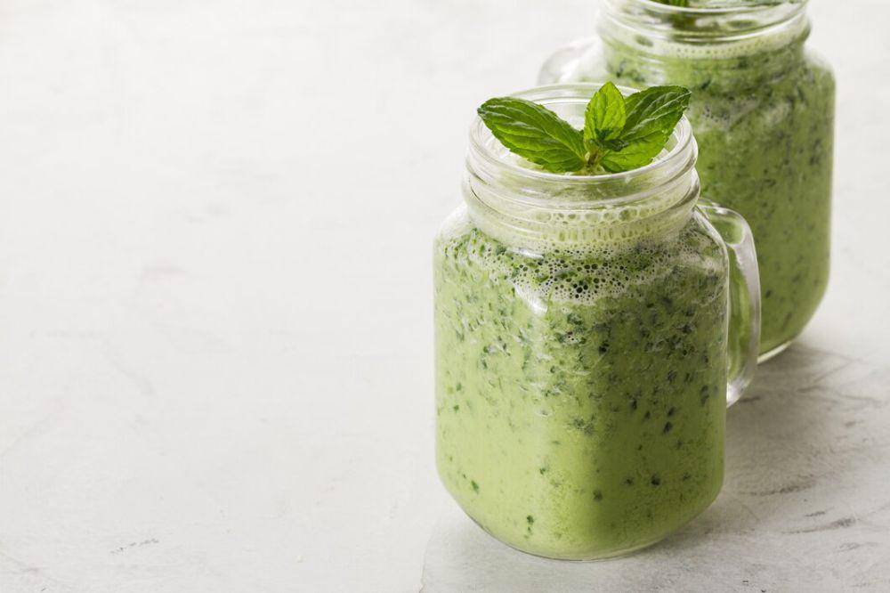 Smoothie hijau (freepik.com/freepik)