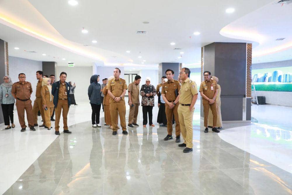 Wali Kota Makassar Moh Ramdhan Pomanto meninjau kesiapan Mal Pelayanan Publik. (Dok. Istimewa)