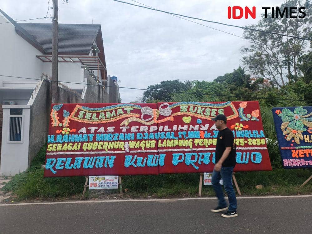 Menang Versi Quick Count, Rumah Cagub Mirza Banjir Karangan Bunga