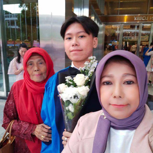potret wisuda Maulana Adit, anak Parto Patrio (Instagram.com/idamurwani)