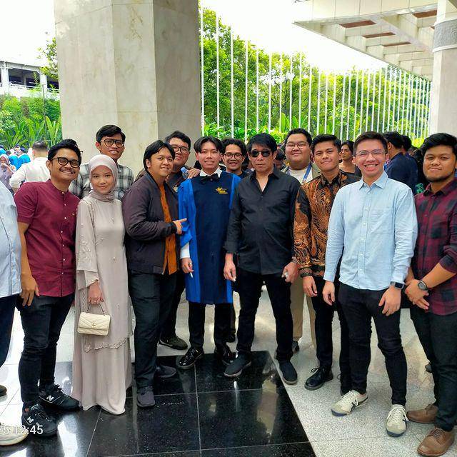 potret wisuda Maulana Adit, anak Parto Patrio (Instagram.com/idamurwani)