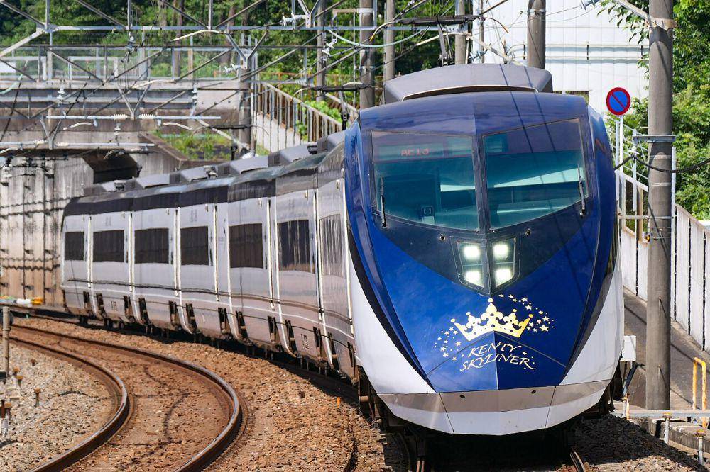 ilustrasi skyliner (commons.wikimedia.org/MaedaAkihiko)