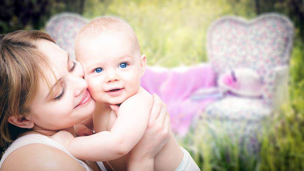 Bayi sudah bisa mempelajari suara sejak lahir dan mulai mencoba memahami bahasa pada usia 6 bulan. (pixabay.com/satyawari)
