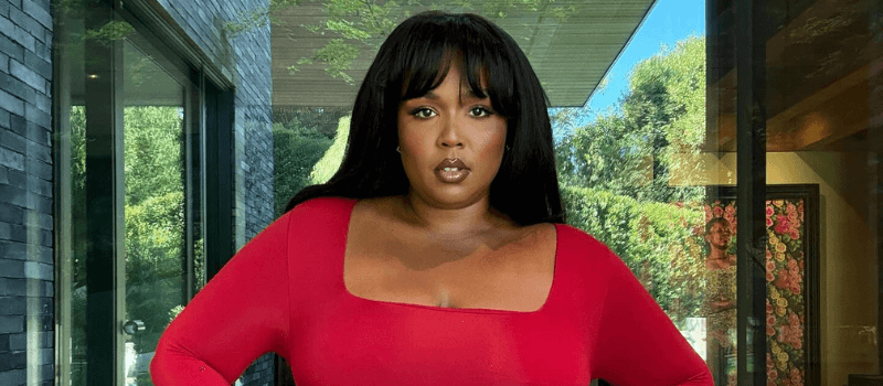 Lizzo (instagram.com/lizzobeeating)