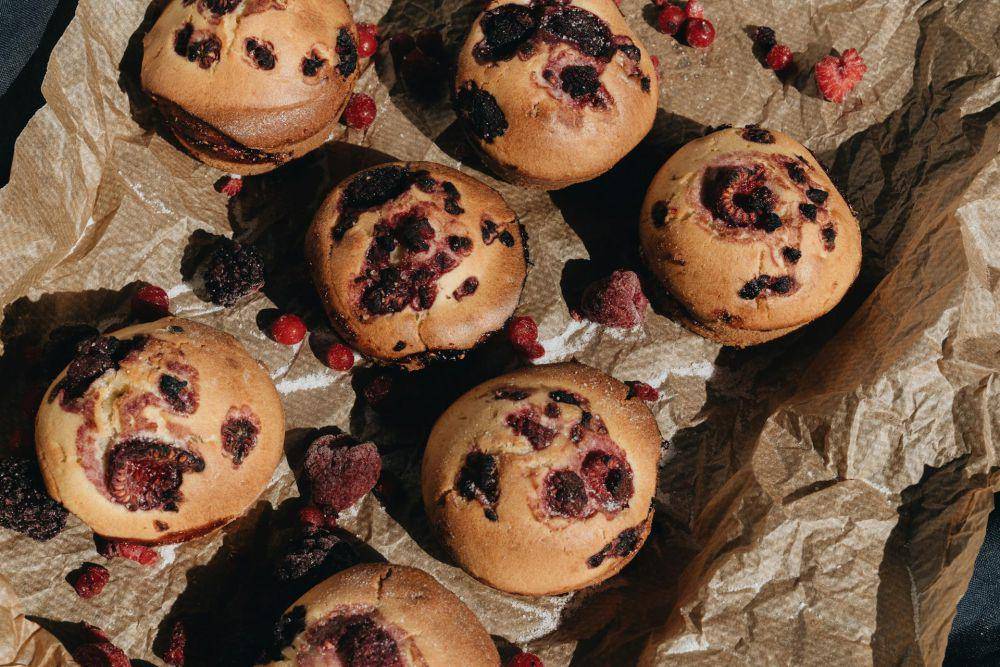 ilustrasi blueberry muffin (pexels.com/alleksana)