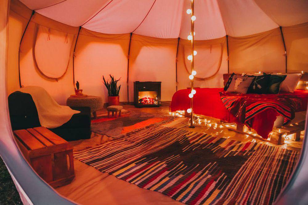 ilustrasi dekorasi estetik glamping (pexels.com/Matheus Bertelli)