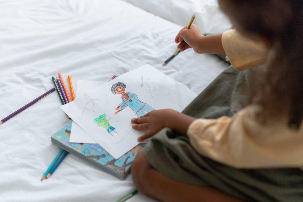 Gak Cuma Lucu, Ini 6 Cara Keren Simpan Karya Anak biar Jadi Kenangan