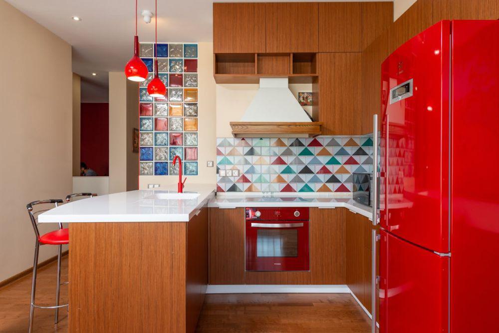 5 Prediksi Tren Desain Dapur 2025, Warna Bold hingga Smart Kitchen