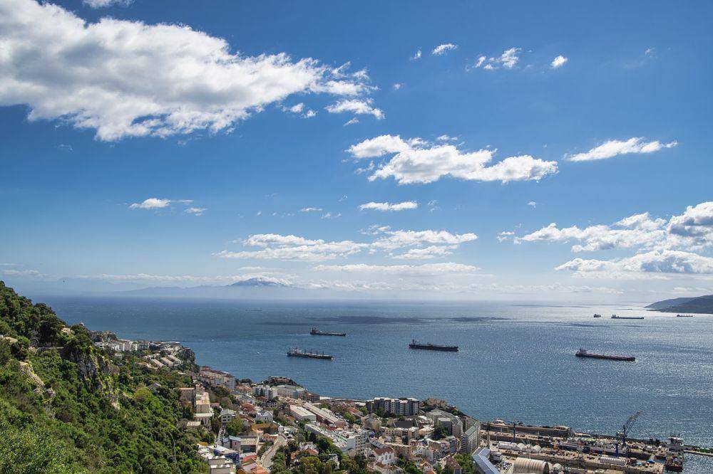 Kapal-kapal melintas di Selat Gibraltar (pixabay.com/Enrique)