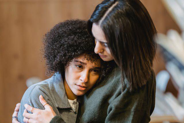 5 Tips Mendukung Teman yang Butuh Bantuan Mental Health