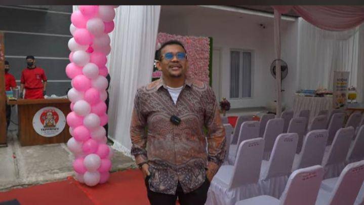 Syukuran rumah baru Ebel (Youtube.com/Ebel Cobra)
