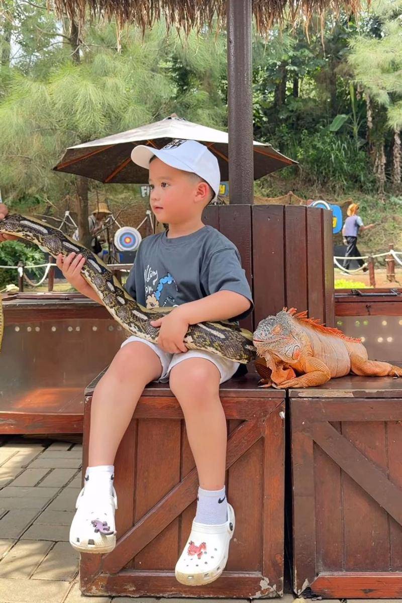 Athar, anak Citra Kirana, main Ular (instagram.com/citraciki)