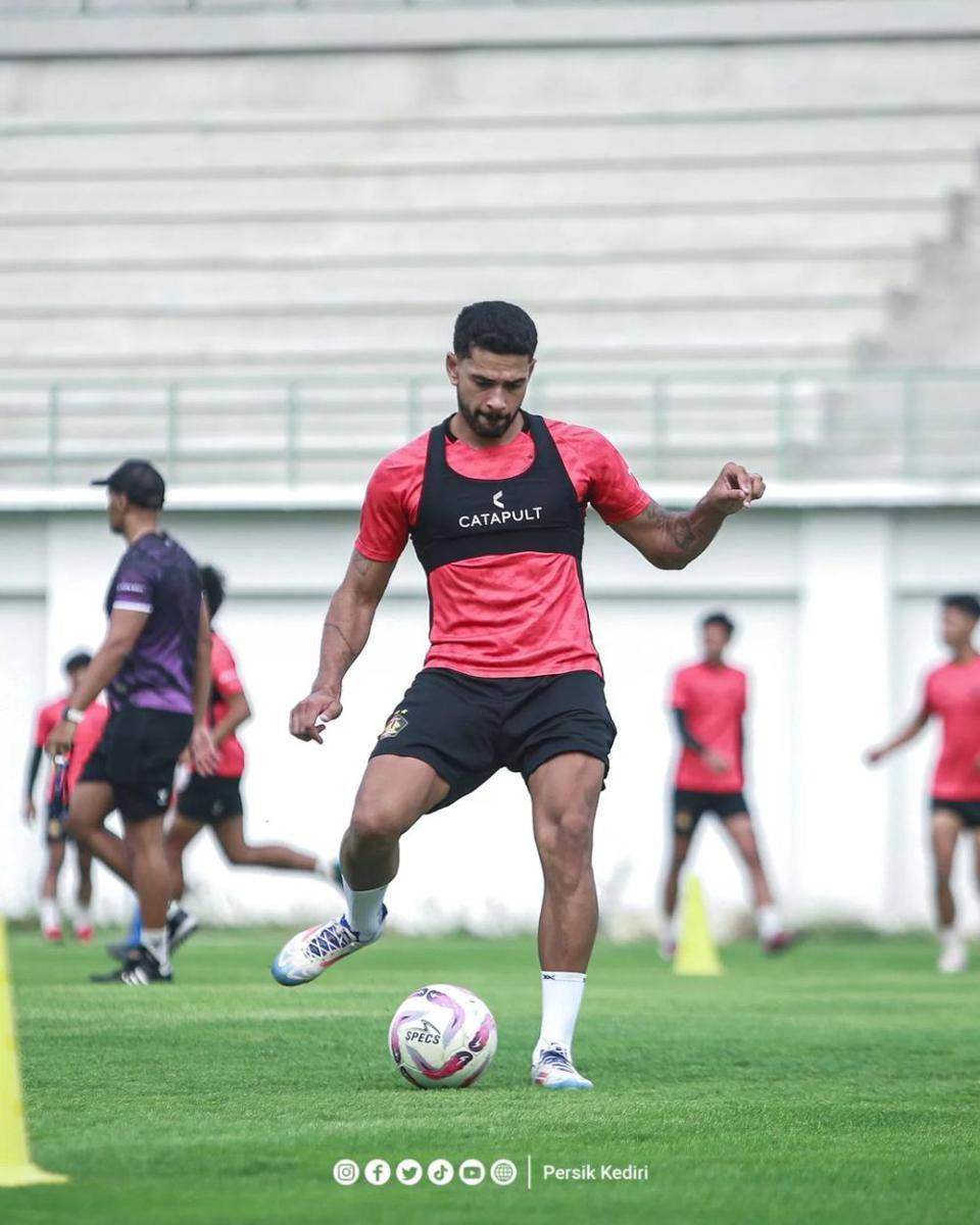 Pemain Persik Kediri saat berlatih. Instagram.com/ persikfcofficial
