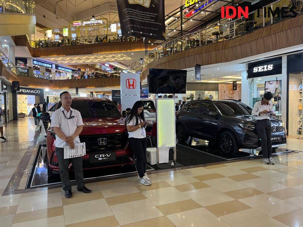 Sauto Expo memamerkan 11 merek mobil dengan penawaran menarik di Mal Ciputra Semarang, 28 November-9 Desember 2024. (IDN Times/Anggun Puspitoningrum)