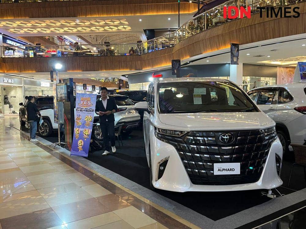 Sauto Expo memamerkan 11 merek mobil dengan penawaran menarik di Mal Ciputra Semarang, 28 November-9 Desember 2024. (IDN Times/Anggun Puspitoningrum)