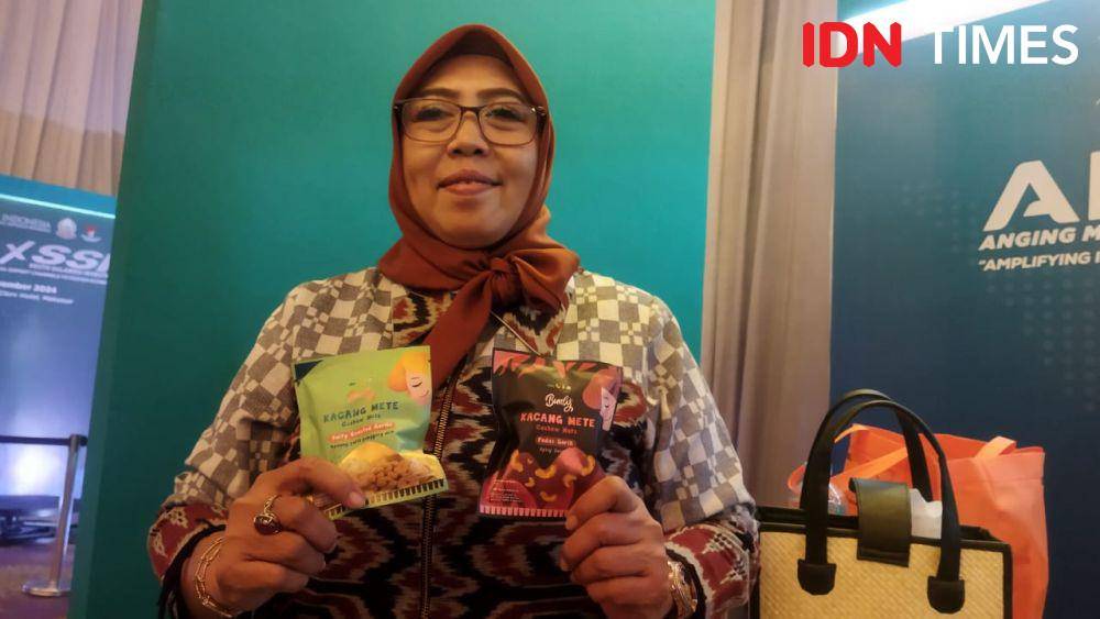 Lily Nuryah, pemilik usaha rumahan kacang mete Bunly yang sudah menembus pasar ekspor. Lily merupakan salah satu binaan Rumah BUMN BRI Makassar. (IDN Times/Aan Pranata)