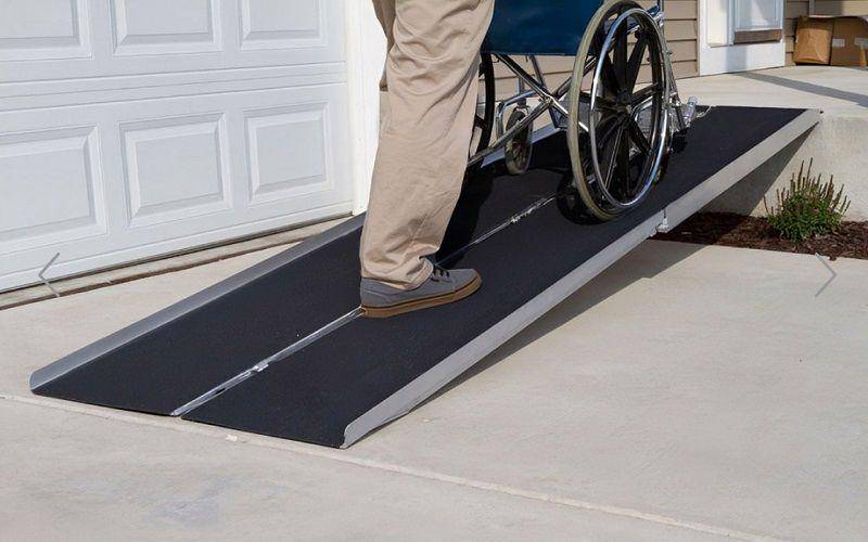 alat bantu gerak Wheelchair Ramp (discountramps.com)