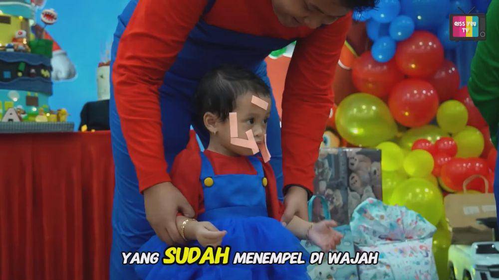 potret pesta ultah Sumehra (youtube.com/qissyoutv)