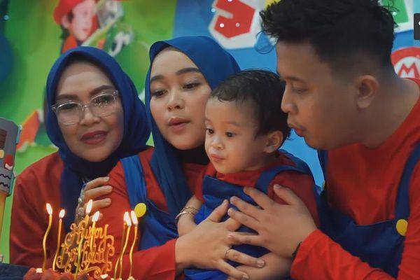 potret pesta ultah Sumehra (youtube.com/qissyoutv)