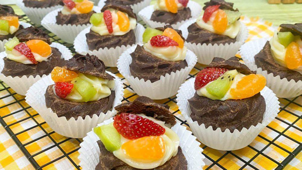 Resep Kue Sus Cokelat Buah dengan Isian Creamy yang Nagih
